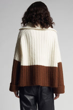 Load image into Gallery viewer, UMA COLOR-BLOCK PONCHO