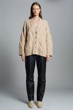 Load image into Gallery viewer, KAYLN CARDI | PALE CAMEL
